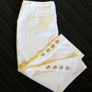 Dressbarn white rivet capris
